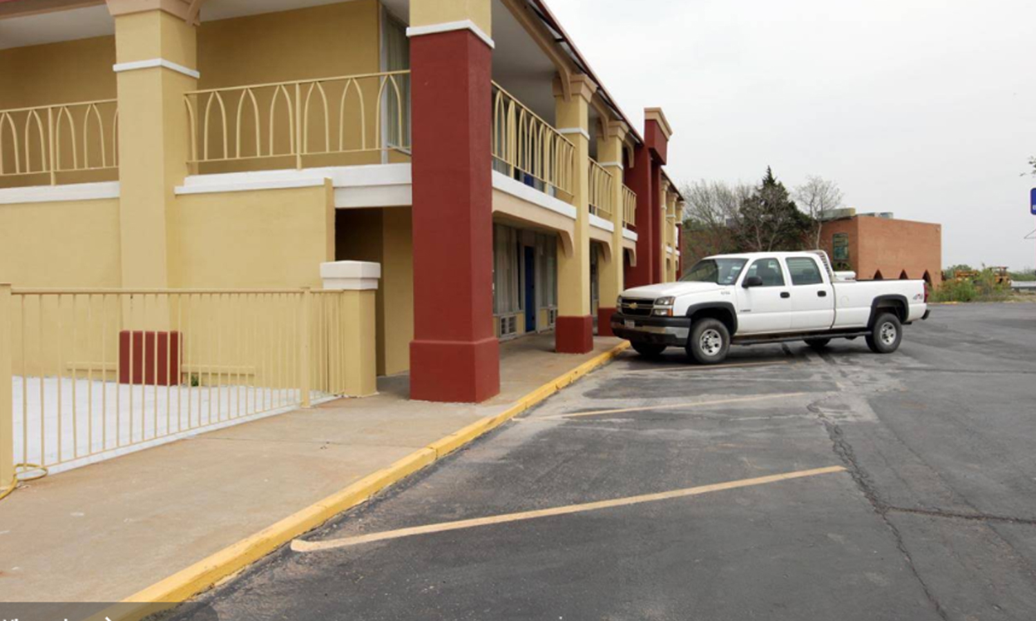 Weatherford Inn property exterior
